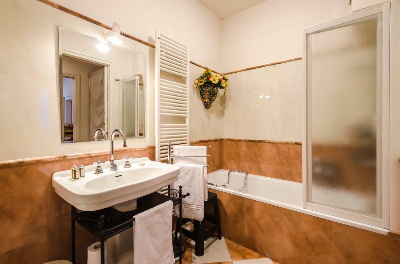 Lupari Apartment, Palazzo Storico Sotto Le Due Torri 博洛尼亚 外观 照片