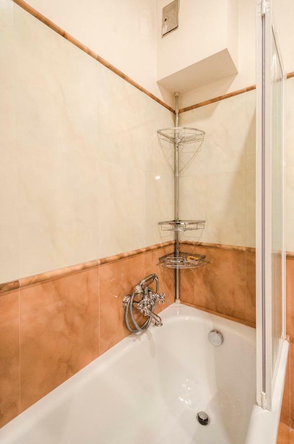 Lupari Apartment, Palazzo Storico Sotto Le Due Torri 博洛尼亚 外观 照片